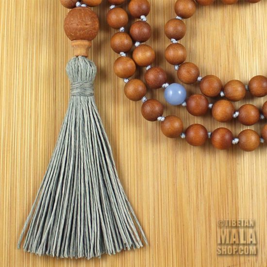 sandalwood knotted necklace
